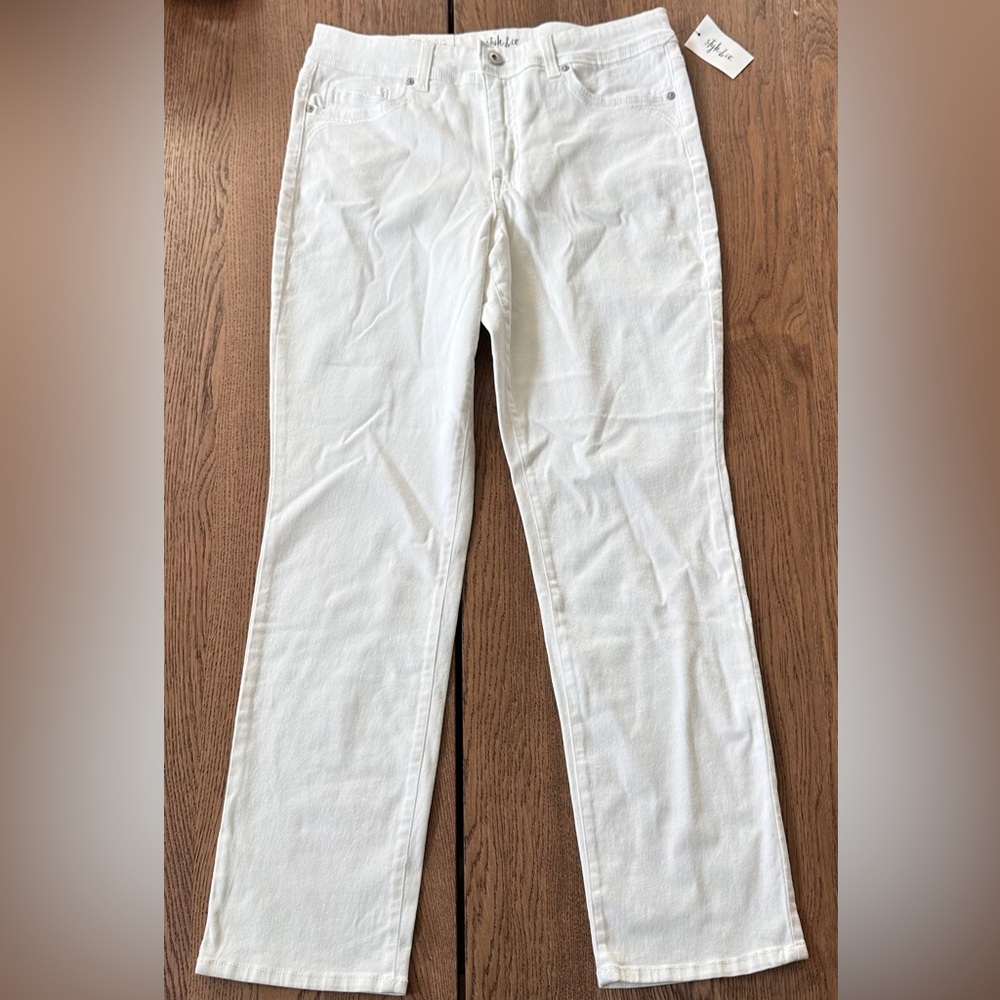 NWT. Style & Co. Women's Bright White Straight Leg Pants Size 12